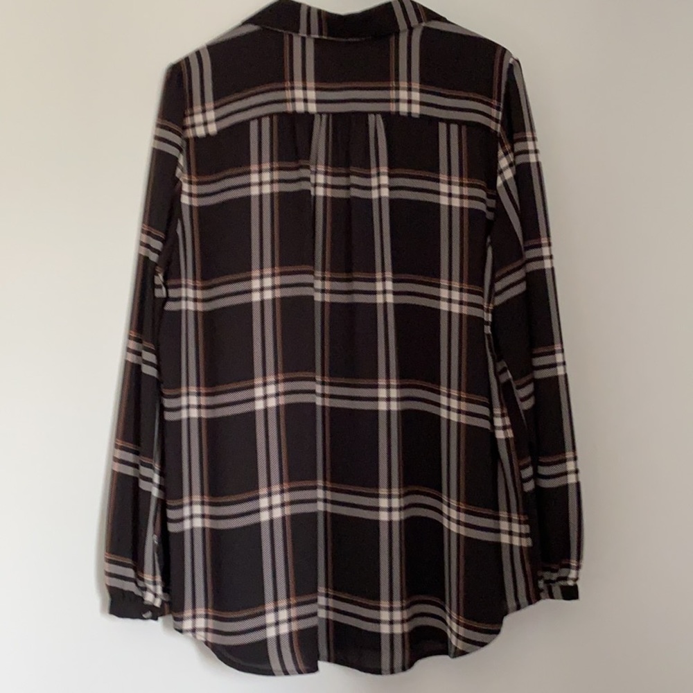 AT blouse. - Picture 3 of 6